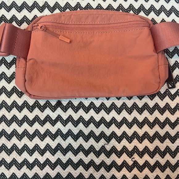 OG Copper Clay lululemon Everywhere Belt Bag - Picture 7 of 13